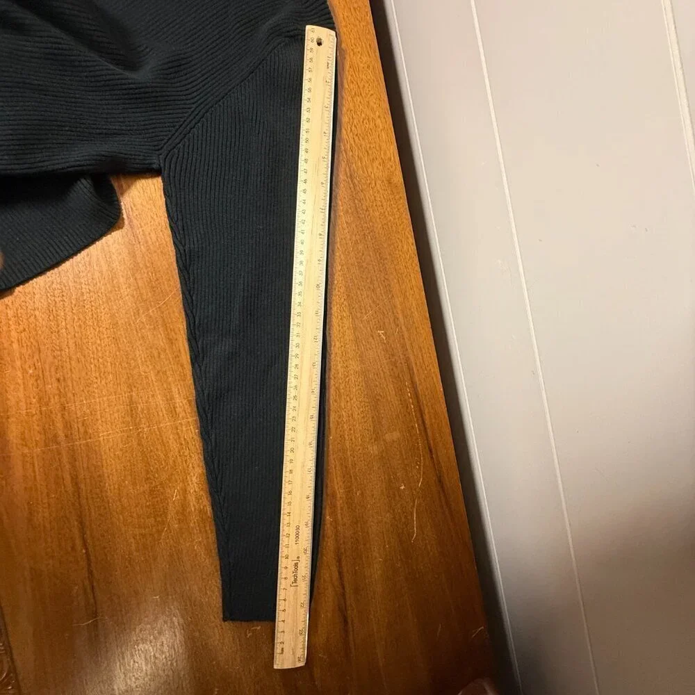 IVY- Black Ribbed Turtleneck Size Large